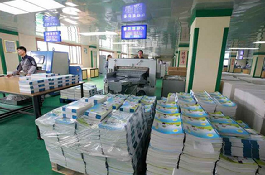 金正恩視察'蒲公英作業本工廠'，稱贊產品設計用心，動漫元素引關注